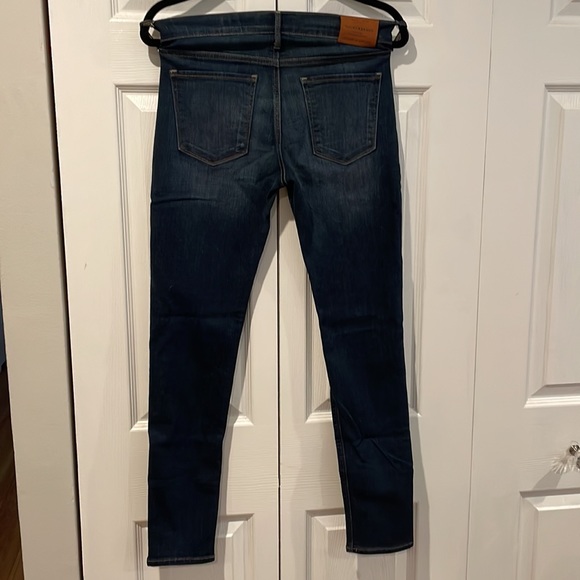 Size 2/26. Lucky Brand Brooke Legging Jeans Dark Wash Skinny Straight Leg. - Picture 4 of 5